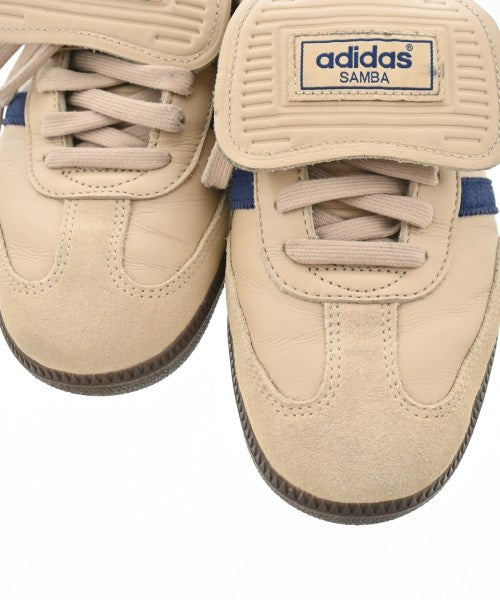 adidas 運動鞋