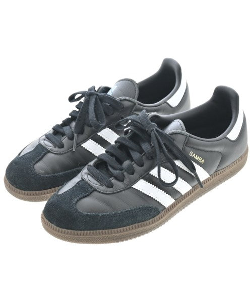 adidas 運動鞋