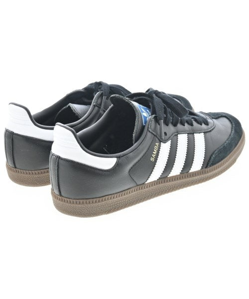 adidas 運動鞋