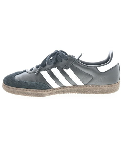 adidas 運動鞋