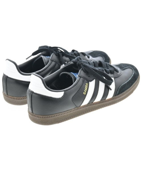 adidas 運動鞋