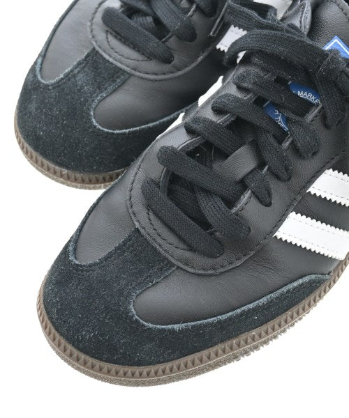adidas 運動鞋