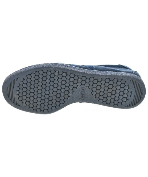 adidas 運動鞋
