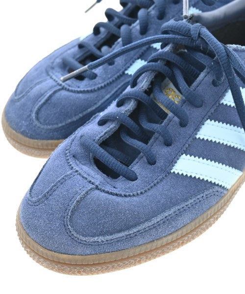 adidas 運動鞋