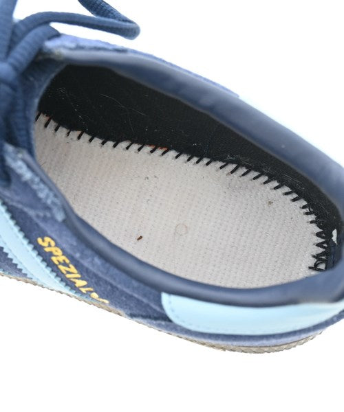 adidas 運動鞋