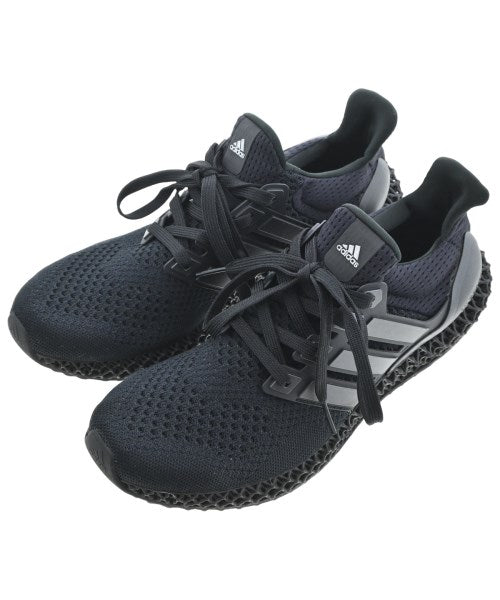 adidas 運動鞋