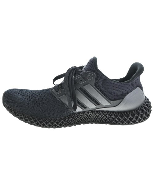adidas 運動鞋