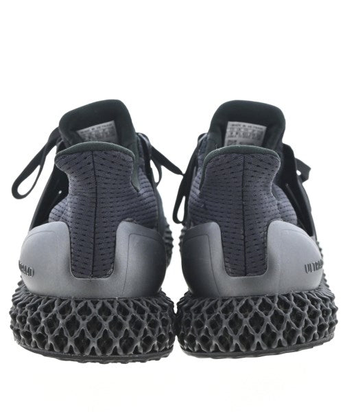 adidas 運動鞋