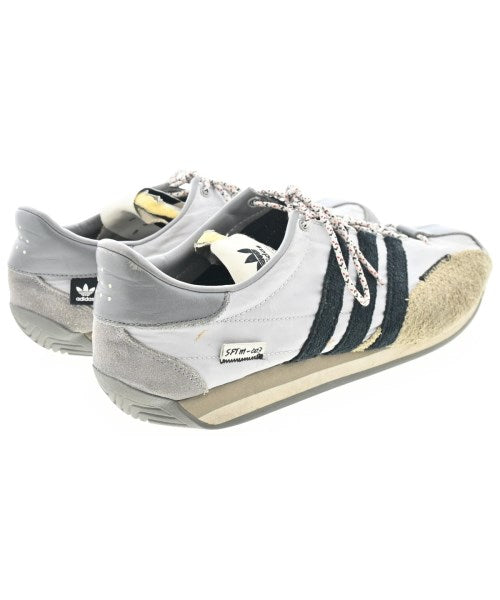 adidas 運動鞋