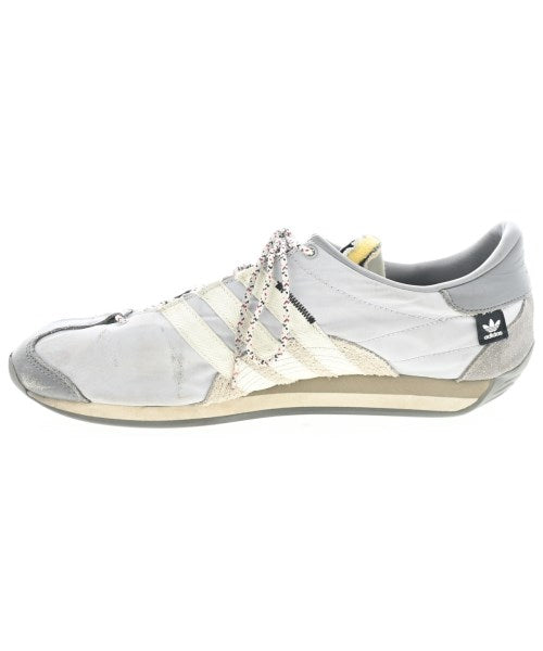 adidas 運動鞋