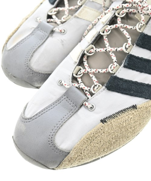 adidas 運動鞋