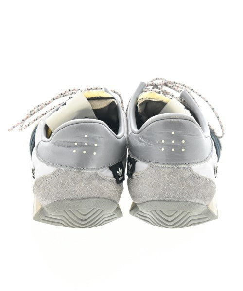 adidas 運動鞋