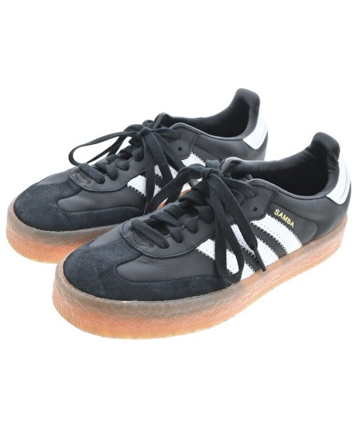 adidas 運動鞋