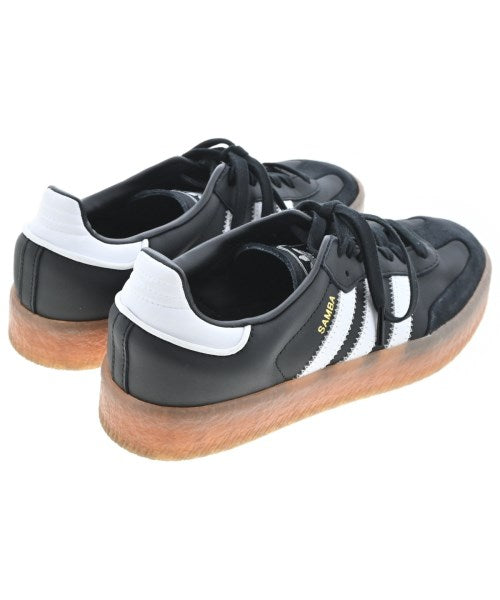 adidas 運動鞋