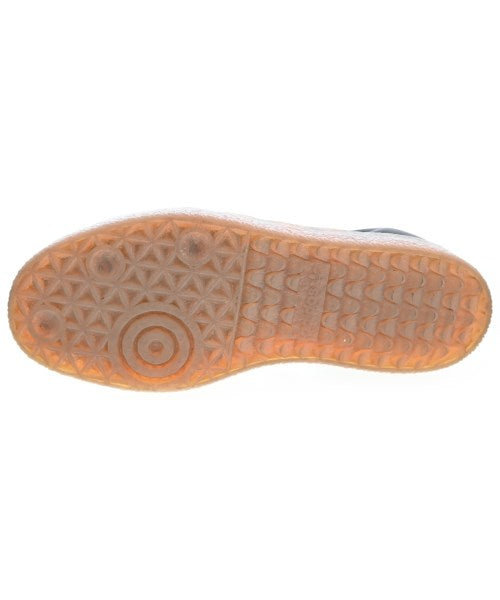 adidas 運動鞋