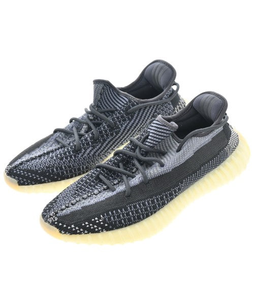 adidas 運動鞋