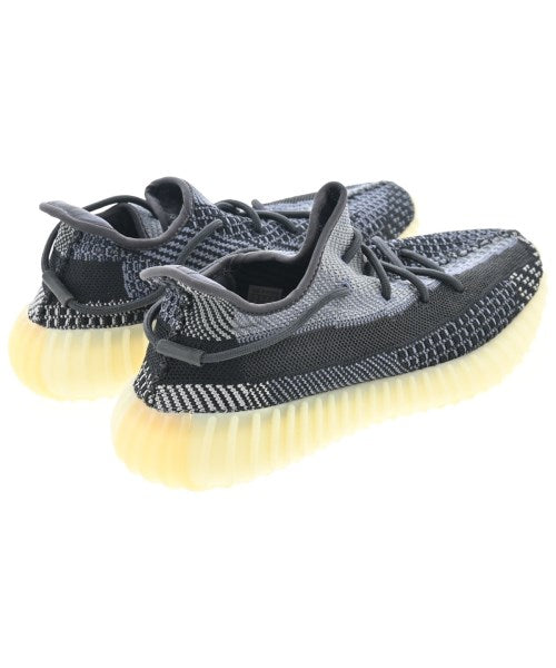 adidas 運動鞋