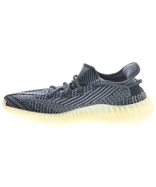 adidas 運動鞋