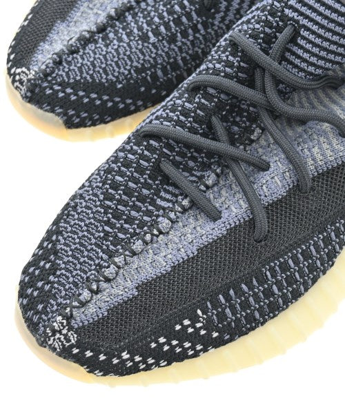 adidas 運動鞋