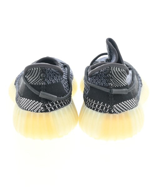 adidas 運動鞋
