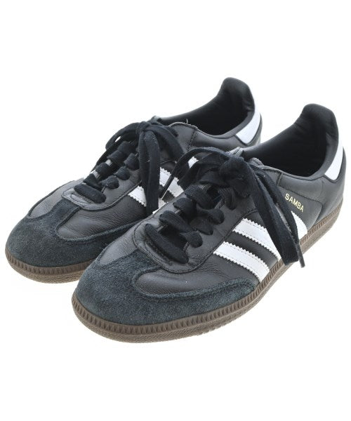 adidas 運動鞋