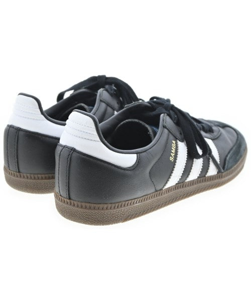 adidas 運動鞋