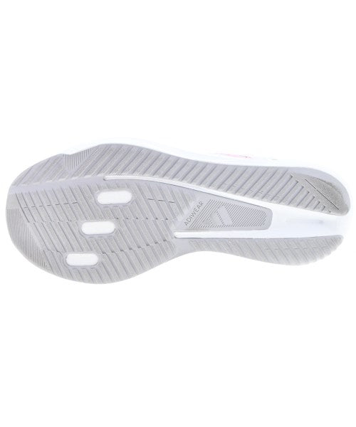 adidas 運動鞋