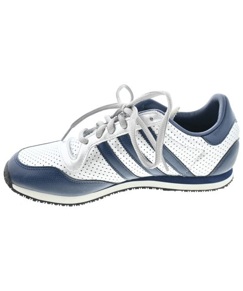 adidas 運動鞋