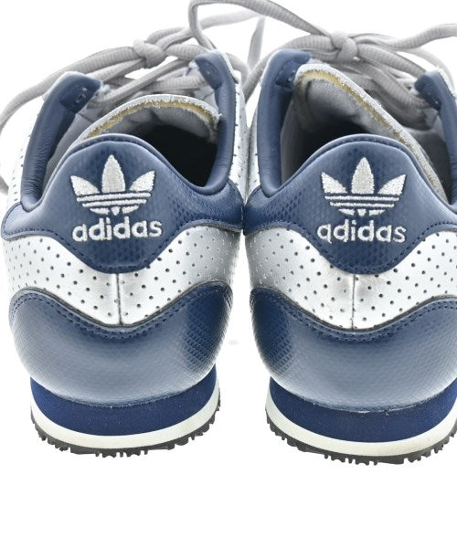 adidas 運動鞋