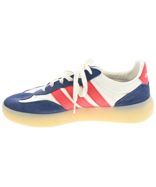 adidas 運動鞋