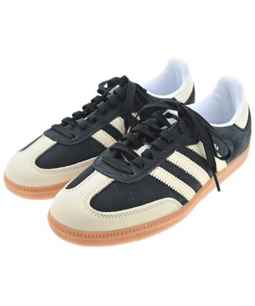 adidas 運動鞋