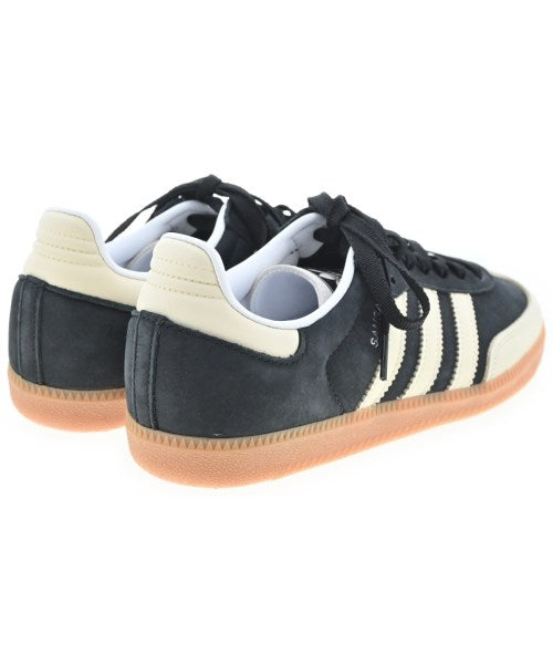 adidas 運動鞋