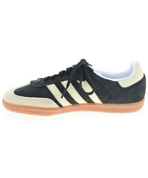 adidas 運動鞋