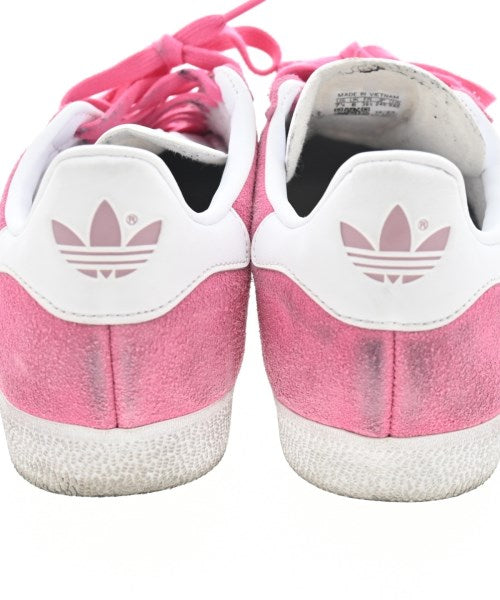 adidas 運動鞋