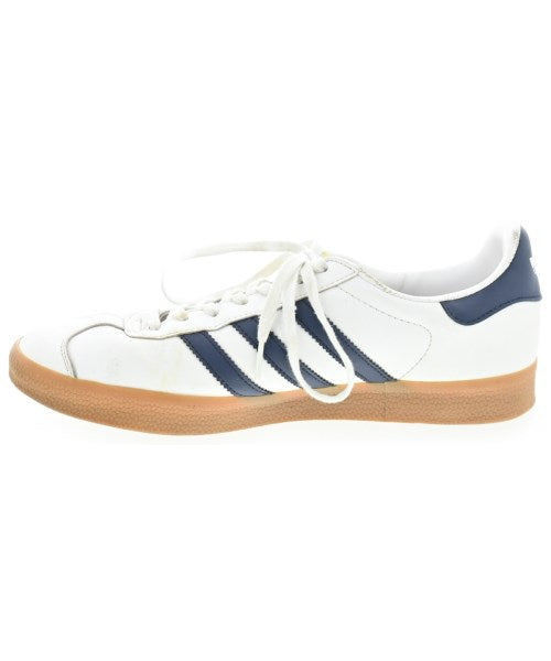 adidas 運動鞋