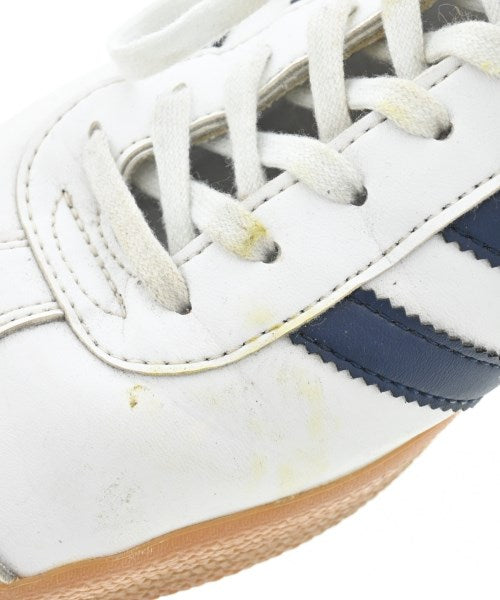 adidas 運動鞋