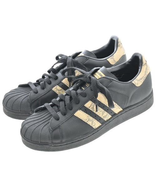 adidas 運動鞋