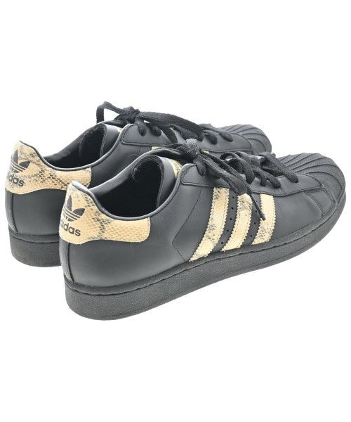 adidas 運動鞋
