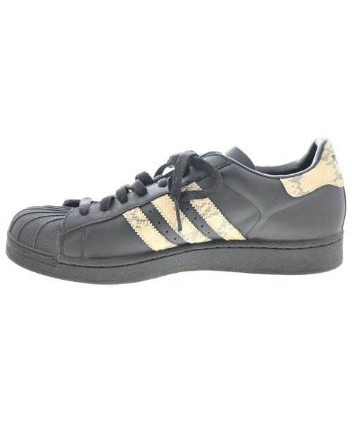 adidas 運動鞋