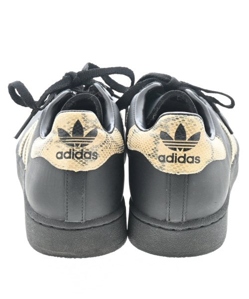 adidas 運動鞋