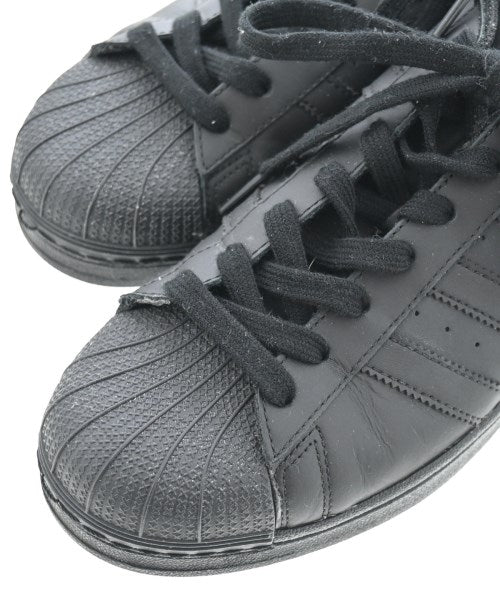adidas 運動鞋