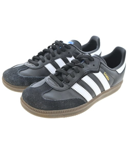 adidas 運動鞋