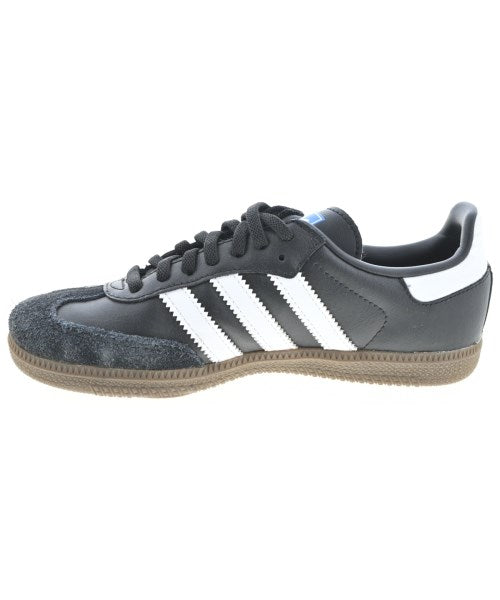 adidas 運動鞋