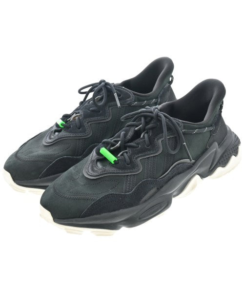adidas 運動鞋