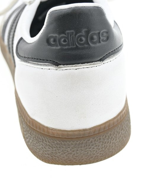 adidas 運動鞋