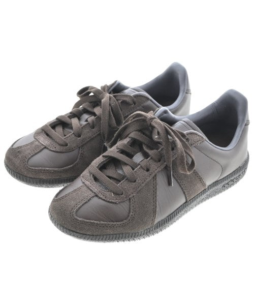 adidas 運動鞋