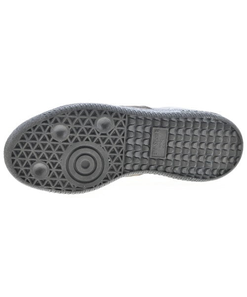 adidas 運動鞋