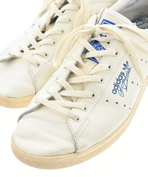 adidas 運動鞋
