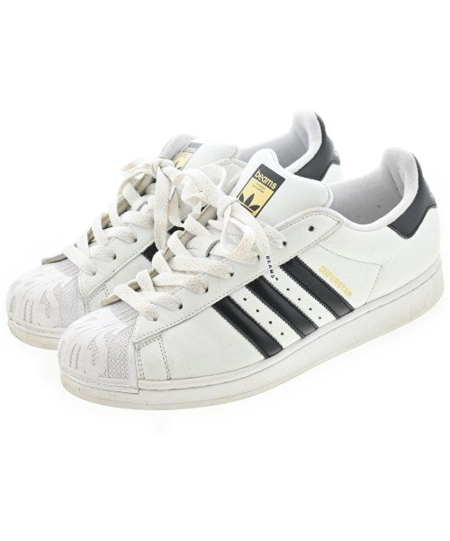 adidas 運動鞋