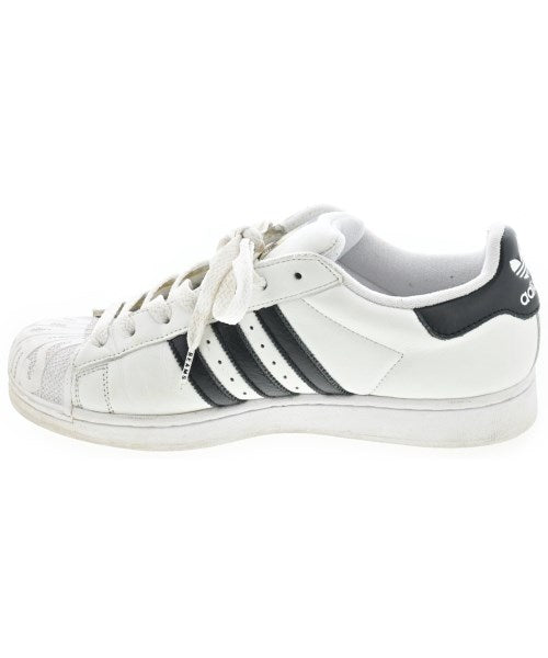 adidas 運動鞋